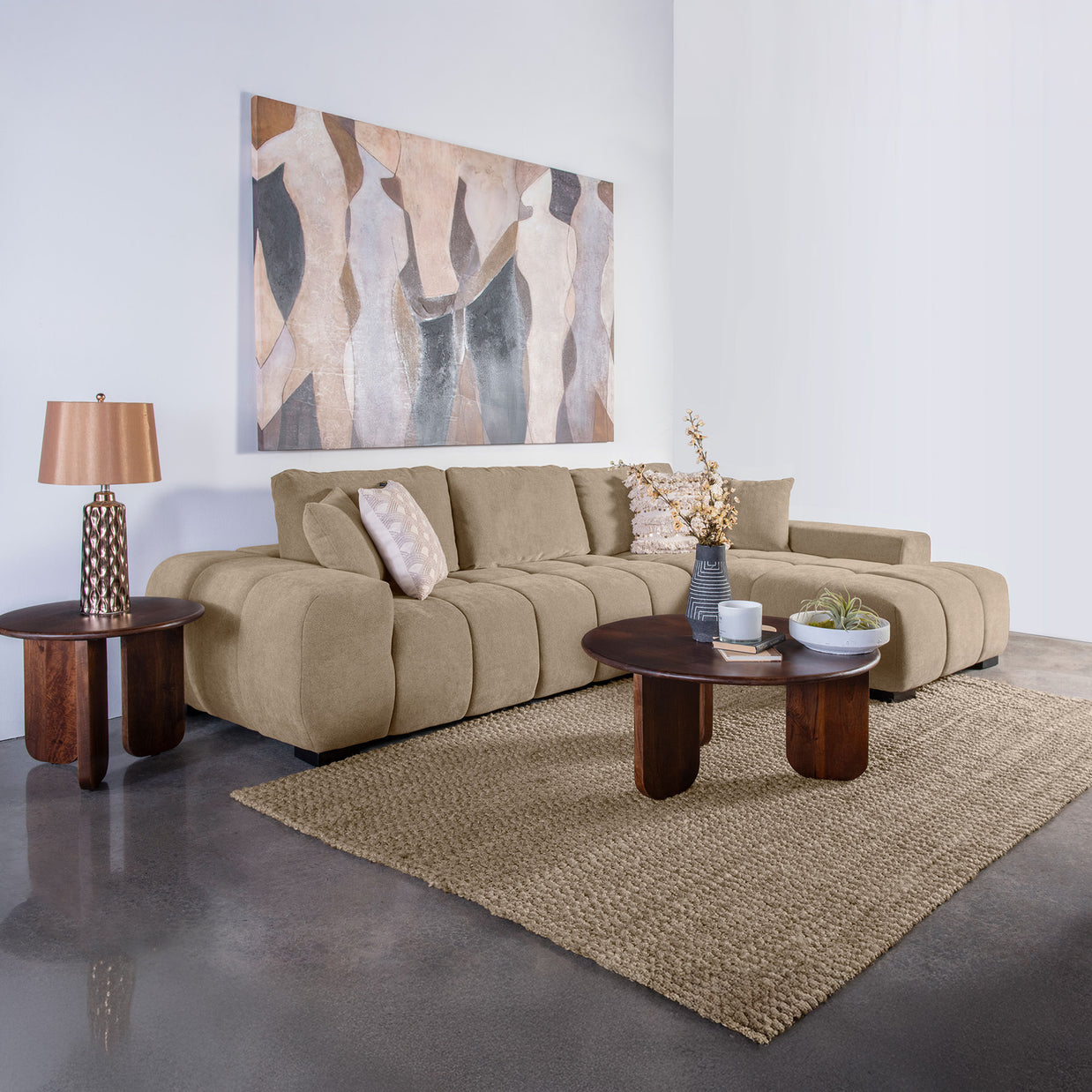 Modern Right-Facing Chaise Sectional Sofa in Upholstered Fabric | Exclusive Online Item