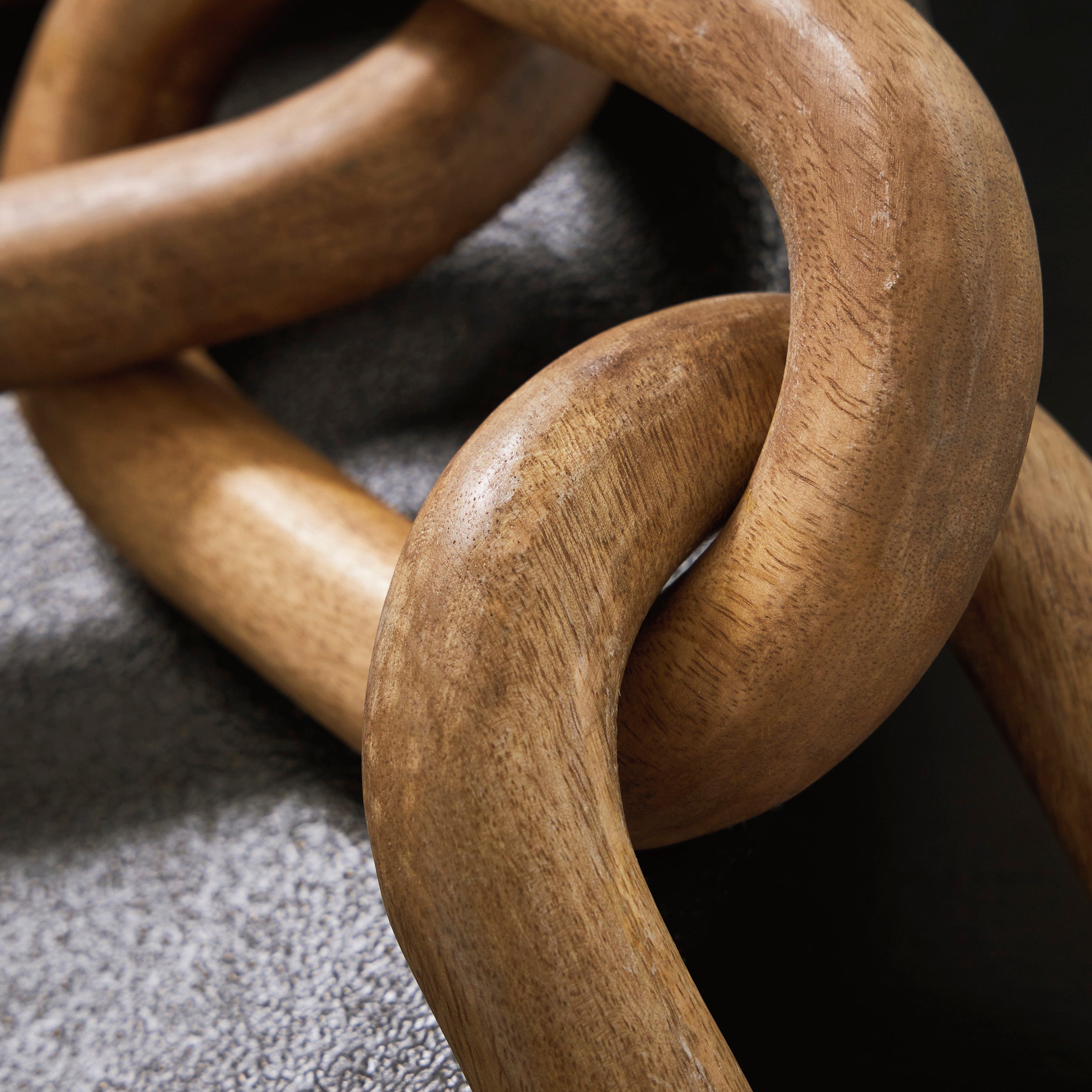 Interlocking Wood Ring Chain Decor