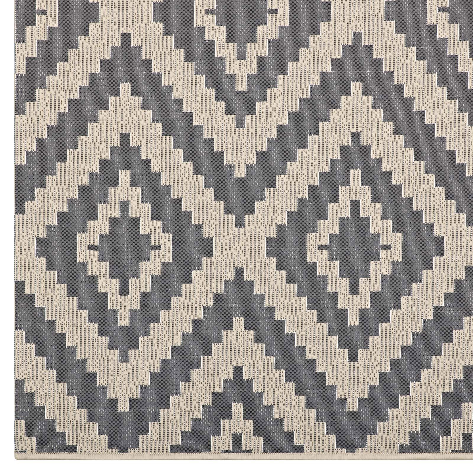Neutral Geometric Diamond Rug
