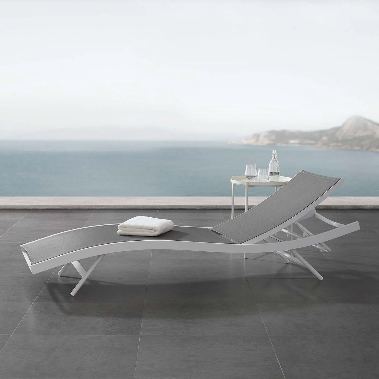 Contemporary Outdoor Mesh Chaise