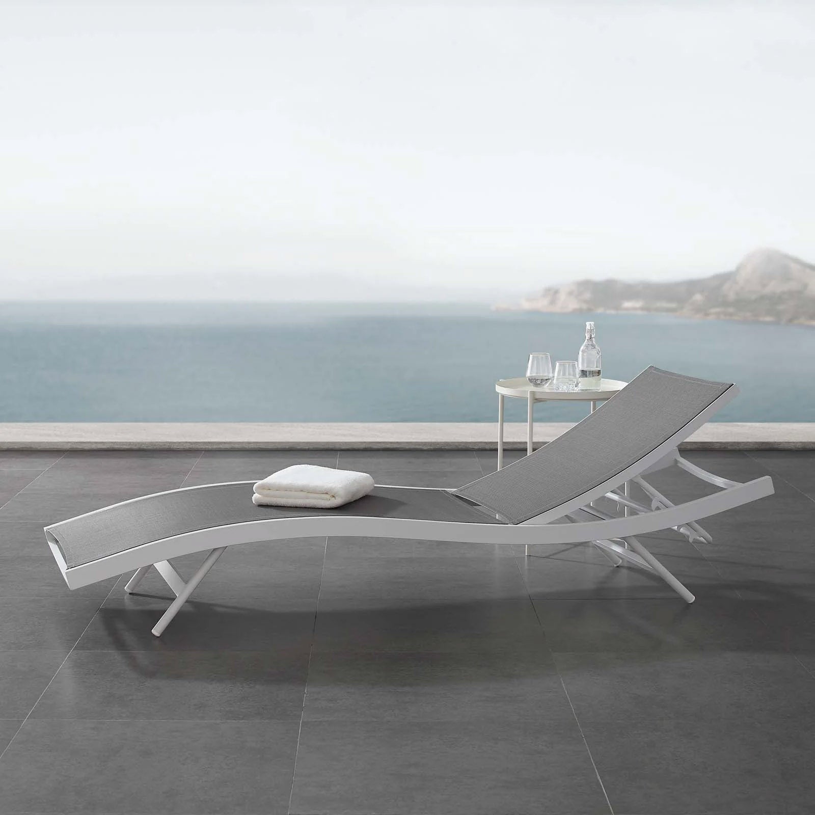 Contemporary Outdoor Mesh Chaise
