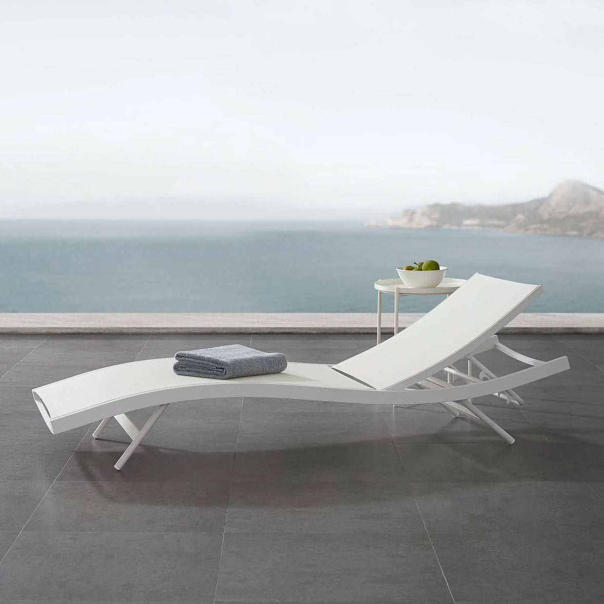 Contemporary Outdoor Mesh Chaise