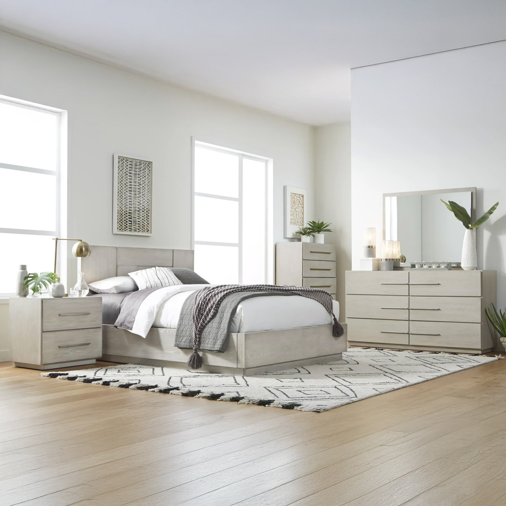 Whitewash Oak Contemporary 5-PC Bedroom Set