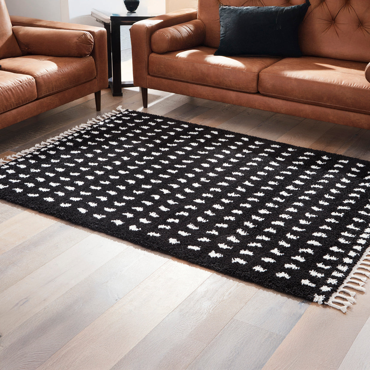 Black & White Shag With Tassel Area Rug