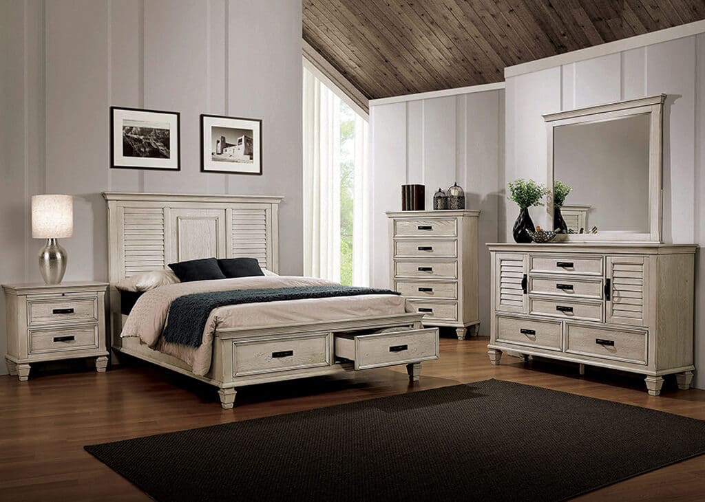 Storage Farmhouse-Style 5 PC Bedroom Set in Antique White